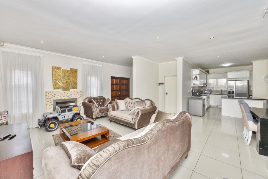 5 Bedroom Property for Sale in Parklands North Western Cape
